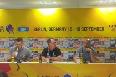  Aleksandar Djordjevic enigma na konferenciji za novinare u Berlinu 